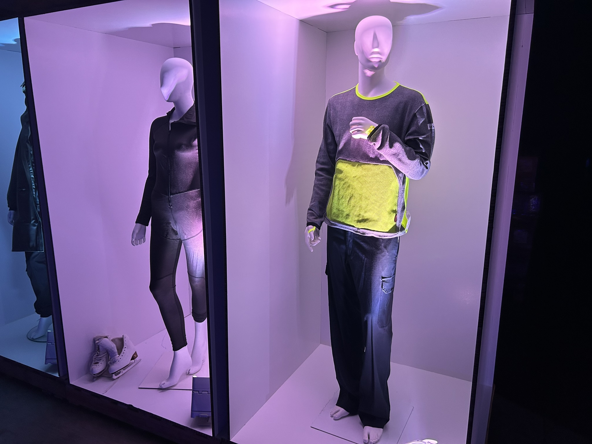 Store mannequins wearing CUTEX garments.